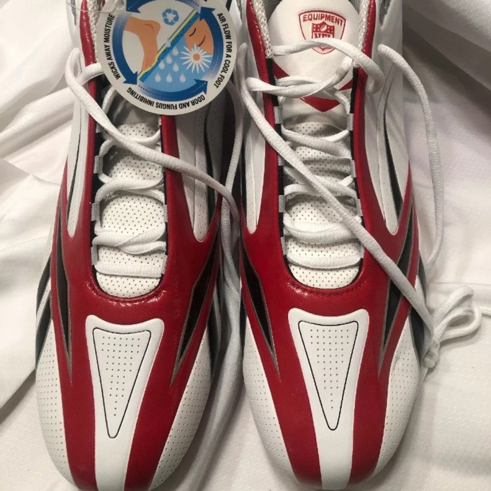 REEBOK FOOTBALL LOW TOP CLEATS  SZ 13.5 WHT/RD/BLK